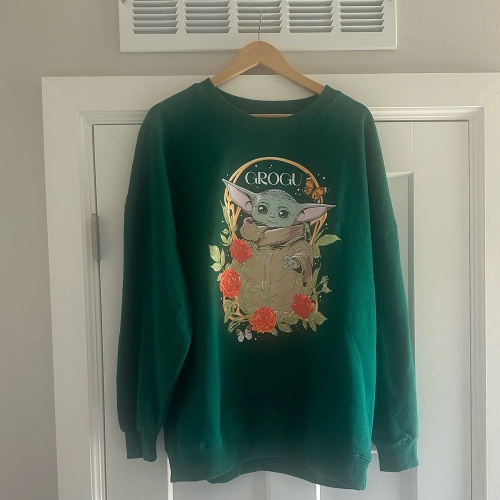 ❌🛑SOLD🛑❌ on ♏️Star Wars Oversized Baby Yoda Sweatshirt - Picture 5 of 9
